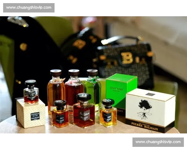 巴洛特利巴黎时装周跨界首秀 34 岁足坛传奇开启时尚新征程