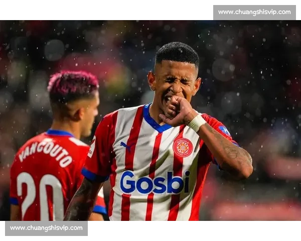 那不勒斯转攻赫罗纳右后卫阿尔瑙，塞维利亚转会拉锯战陷入僵局