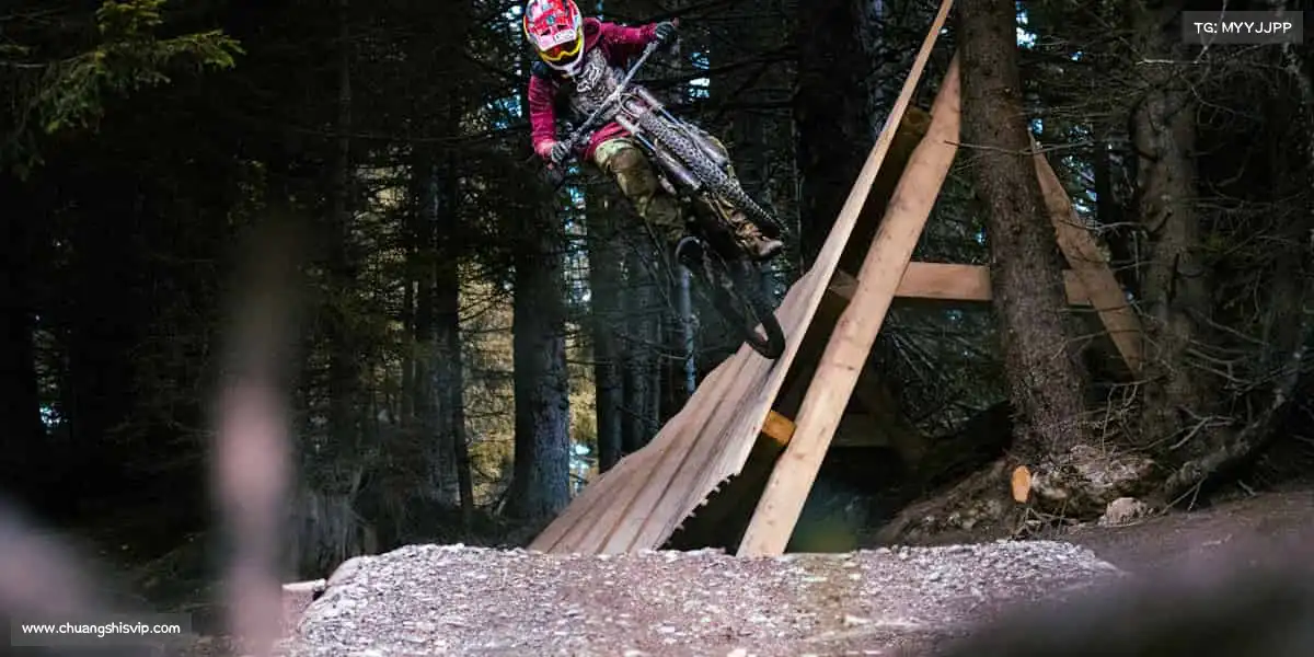 <strong>ued官网</strong>🤼‍♂️挑战地心引力，突破身体极限！你的潜能，由体育开启🔛